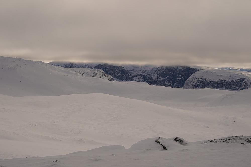 Bergsfjellet med Skjøld mørk i bakgrunn.