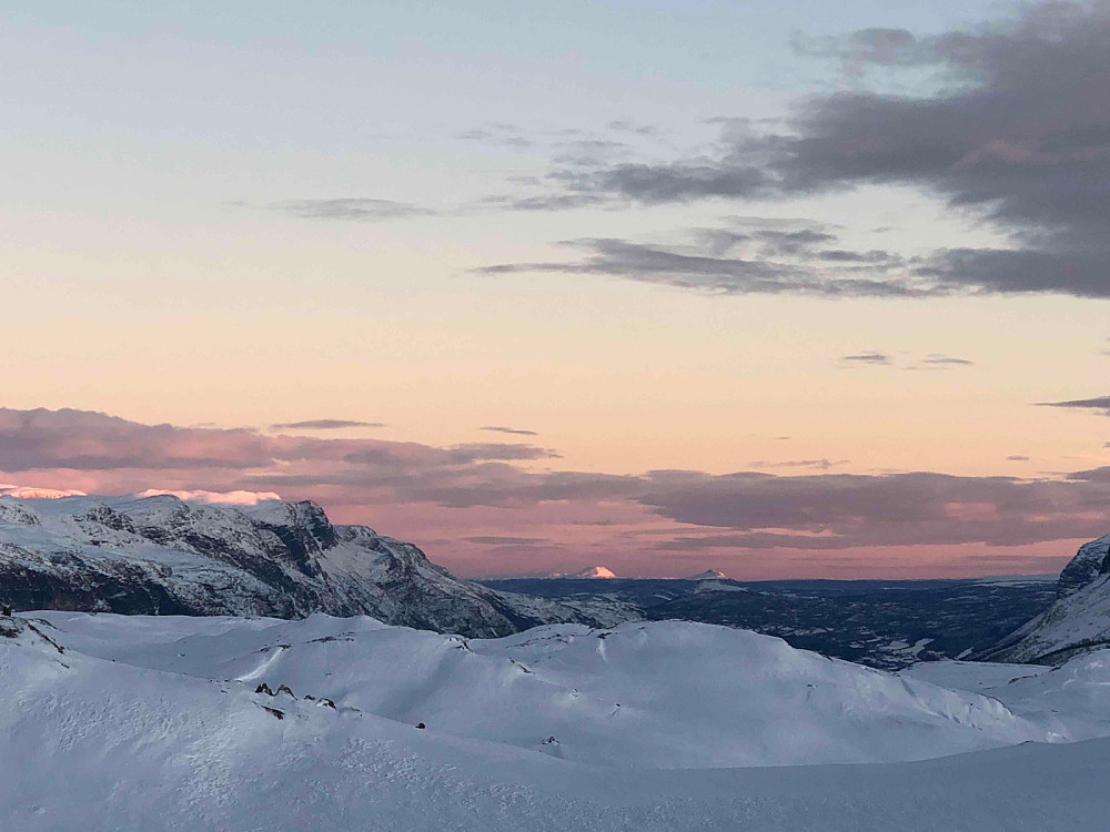 Rundemellem og Skarvemellem i det fjerne