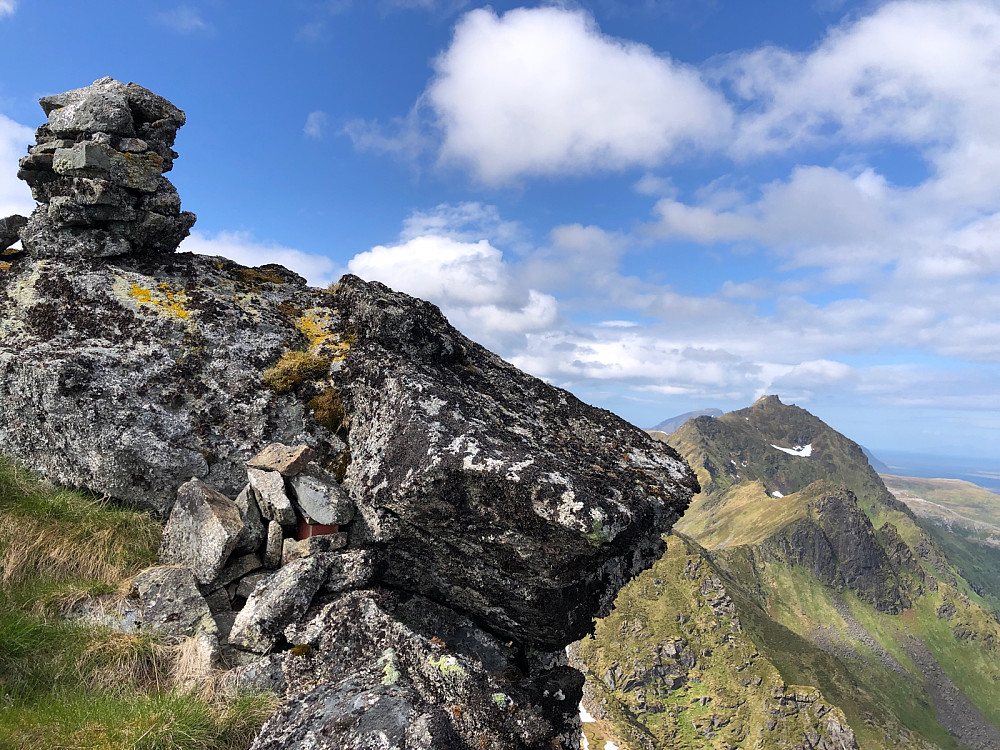 Toppen, Blåtinden bak.