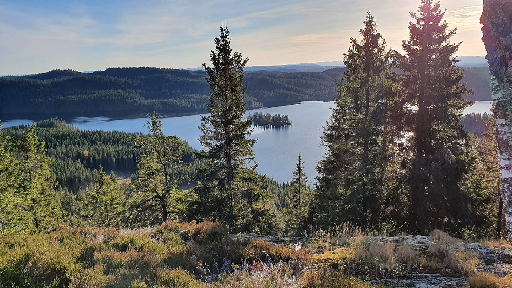 Flere utsiktspunkter langs toppryggen av Gråberghaugen