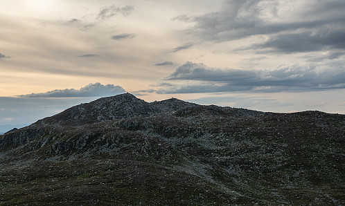 Gråfjell inn i skumringa
