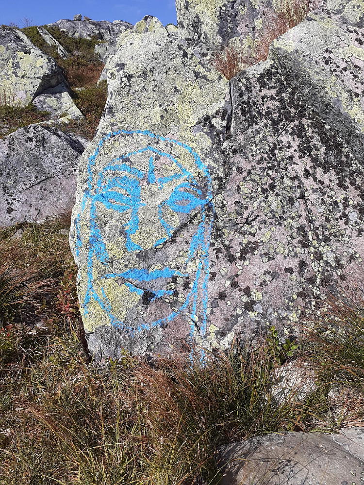 Nei, nei, vær så snill, ikke begynn å tagge i fjellet