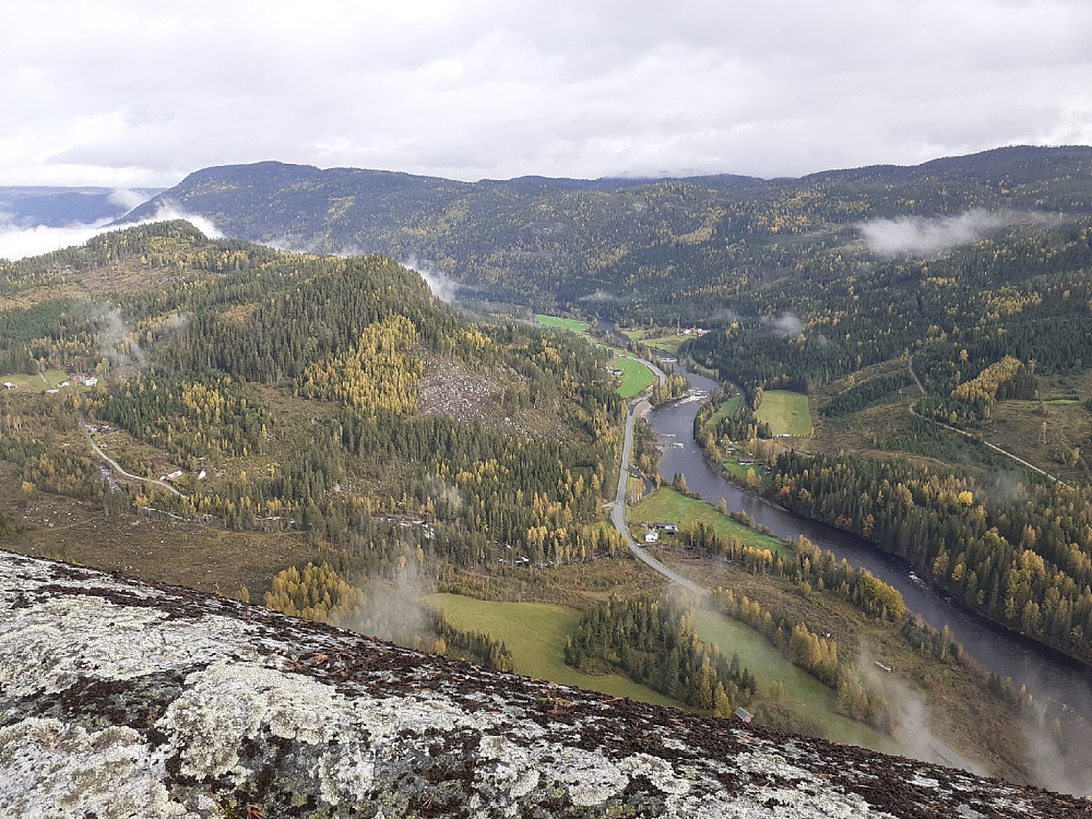 Utsikt NØ mot Garthus og Hesjabakkollen.