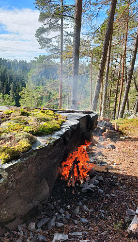 Stakk opp på Skåleberget etter lunsj, og fyrte opp i godværet.