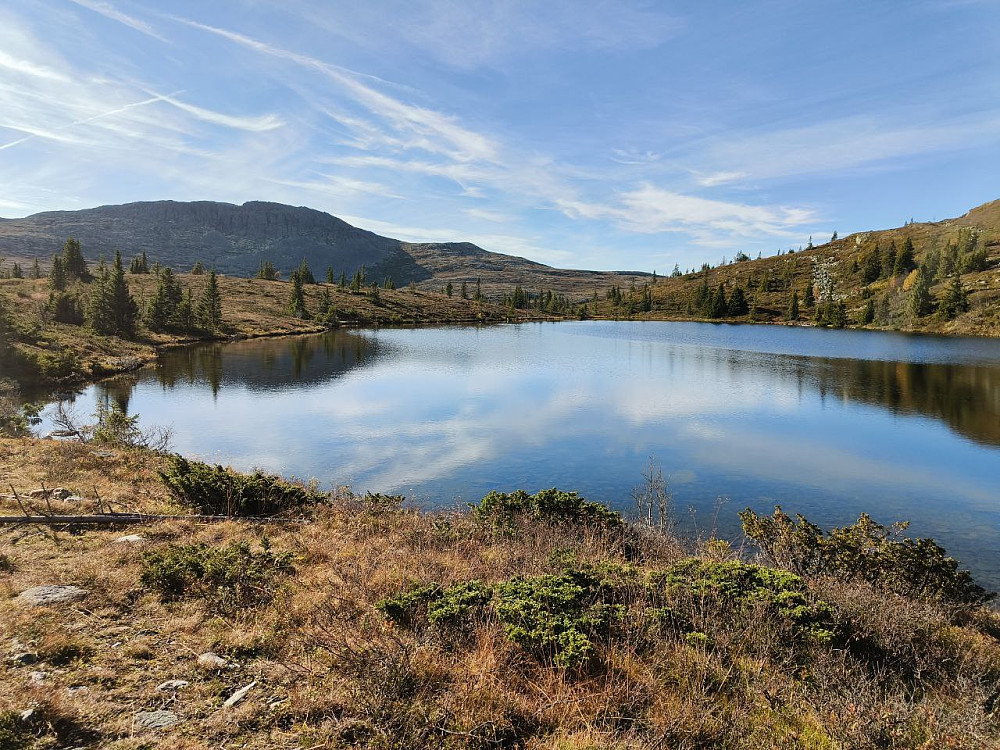 Riktig idyllisk ved Melletjernet.