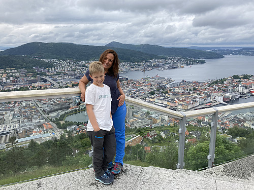 Fin utsikt over Bergen by fra Fløyen.