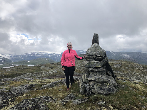 Cecilie på Hervardseggi østtoppen