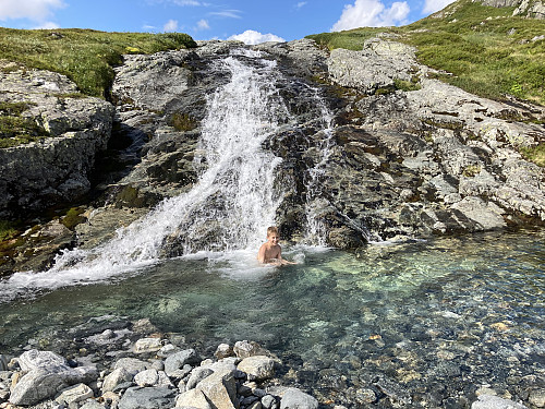 God badetemperatur i elva er ikke hverdagslig!