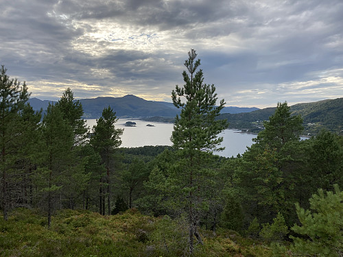 Litt utsikt mot nordvest fra Eikenakken.