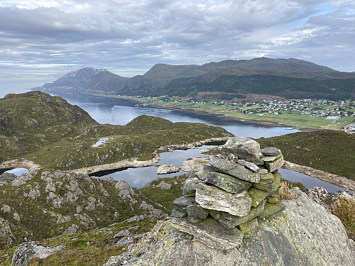 Fra Igesundshetta er det god utsikt mot Keipen og Storevarden på hhv Skorpa og Nerlandsøya