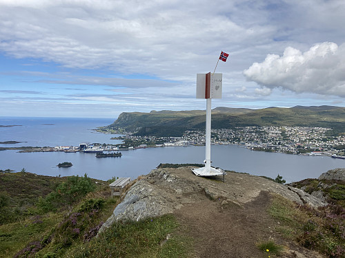 Ulsteinvik ses godt fra toppen 