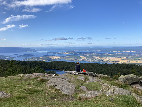 Gyrihaugen byr på en fenomenal utsikt vestover