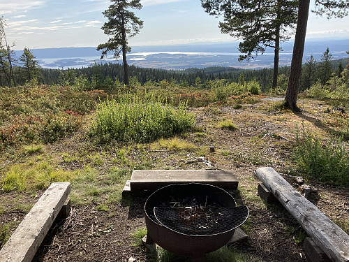 Flott utsikt fra gapahuken nordvest for Borgersetra.