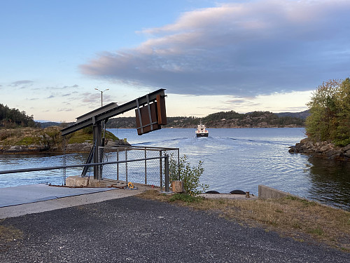 Ferjekaia Kjørbonn på vestsiden av Langøya.