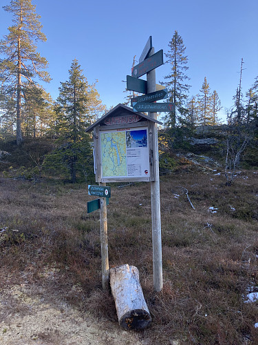 Glåmhaugkrysset like nedenfor toppen med samme navn.