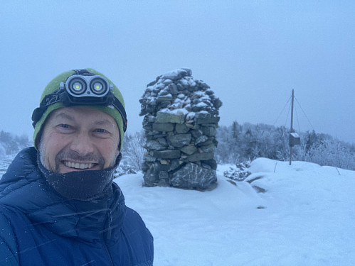 Bjørga i Gausdal. Hodelykta fikk jeg ikke bruk for denne dagen, da mørket ikke kom før jeg var nede ved bilen igjen.