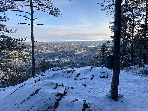 Utsiktspunkt omtrent 100 meter fra toppen av Nyfjellet