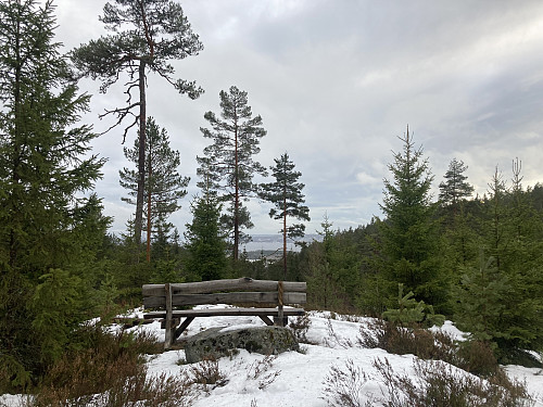 Fint utsiktspunkt retning Øyeren fra stien mellom Bjønnehiet og Kinnåsen