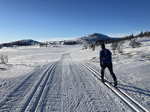 Vi nærmer oss toppen! Såtanatten SV i bakgrunnen, mens Såtanatten ligger mer til høyre