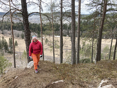 På vei opp mot Kirkerudkollen og restene etter selve hoppbakken