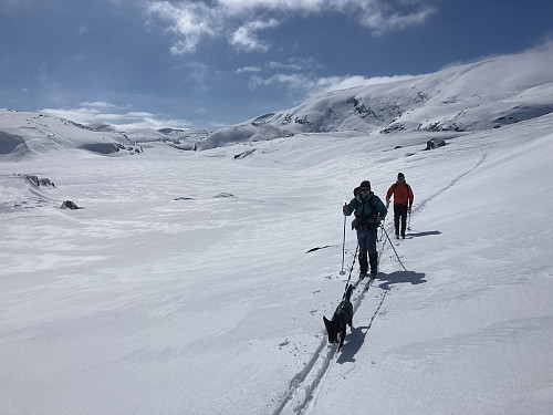 På vei nordover fra Kaldavatnet. Den ene hytta skimtes så vidt bak på midten av bildet.