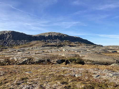 Tilbakeblikk til Steinfjellet og den bratte skrenten