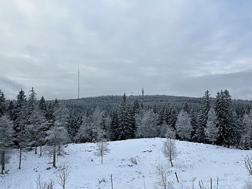 Tryvannshøgda ses godt fra veien opp til Frønsvollen