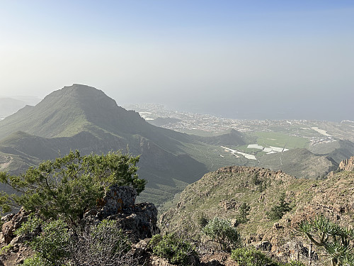 Utsikt mot Roque del Conde fra toppen av Montana de los Brezos
