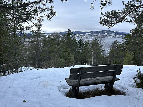 Lahellholmen er godt tilrettelagt for tur og rekreasjon!