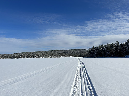 Kukollen ses på andre siden av Breisjøen