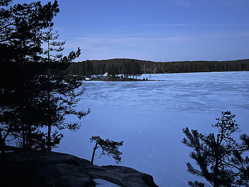 Heiavannet med Brattåsen i bakgrunnen