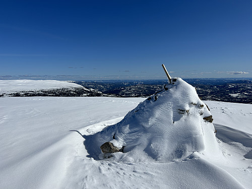 Sørbølnatten 1204 moh er en del lavere enn Sørbølfjelltoppene
