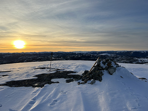 Kristnatten i Flå. Bak til høyre stikker Veslefjell så vidt opp gjennom skogen