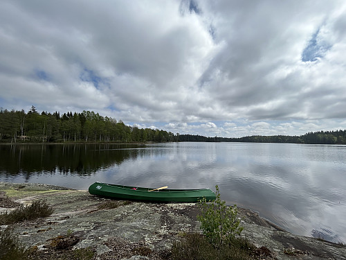 Lunchpause ved vestenden av Søndre Vammen. Riksrøys H og I ligger helt i andre enden av innsjøen.