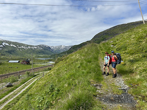 På vei opp mot Breidalen fra Upsete stasjon.