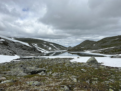 Det er ganske goldt terreng i den øverste delen av Fossdalen.