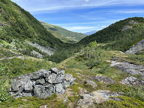 Gjennom Stokkadalen var det nesten umulig å finne stien, vi så den bare på kartet...