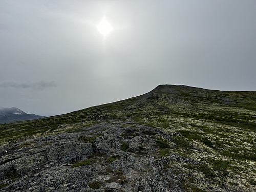 Sola er i ferd med å skinne gjennom bak Formokampen