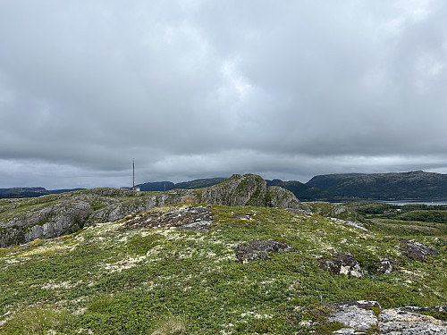 Fra Ravntinden 103 moh med Øyrshatten i bakgrunnen
