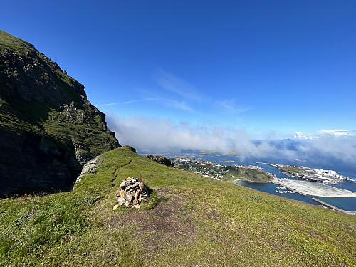 Nøva er en artig liten topp selv om den kommer litt i skyggen for Lovundfjellet.