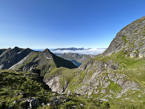 Utsikt tilbake mot skaret og Masstinden fra innsteget.