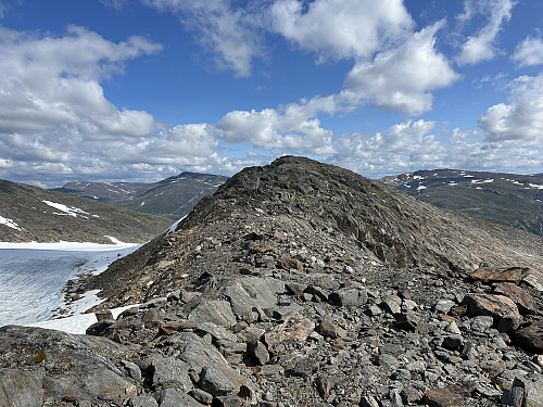 Øst for Skjelåtinden
