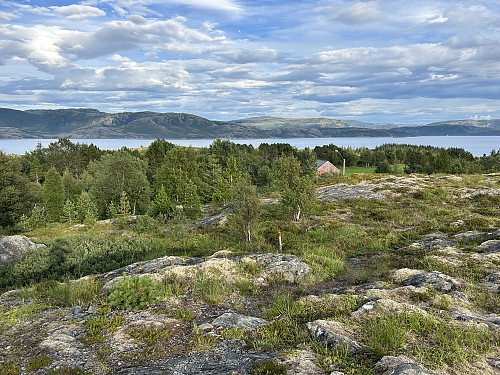 Tilbakeblikk mot gården Nyheim.