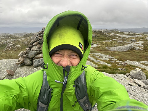 Selfie i full storm på Solliknuden