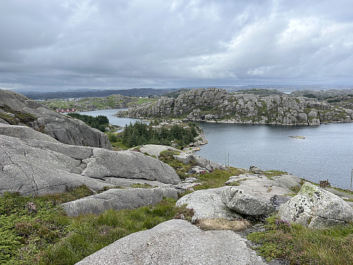 På vei oppover mot Engjavikfjellet 67 moh