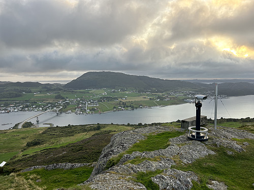 Fin utsikt vestover mot naboøya, Vestre Bokn