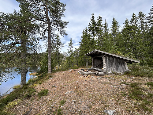Flott gapahuk ved Kroktjernet