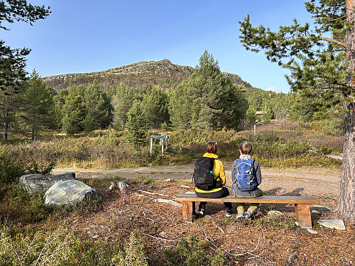 Dagens siste Geocatch er fanget og gjengen tar en liten sjokoladerast på nedsiden av Vardhøe.