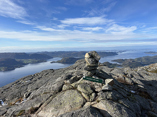 Flott utsikt fra sørtoppen på Bergefjellet