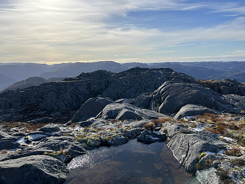 De to toppene på Bergefjellet sett fra den høyeste av de